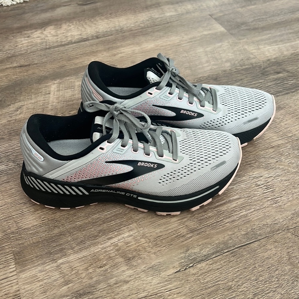 Brooks Adrenaline GTS 22 like new size 7.5